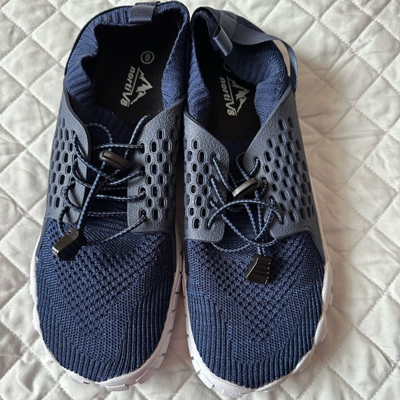 🍉Men’s Water Shoes Norti V 8 Navy NWT size 9 - Picture 1 of 7